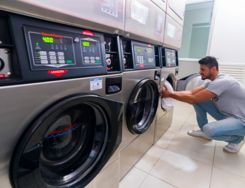 Como a durabilidade dos equipamentos de lavanderia influencia o retorno do investimento em lavanderias de autosserviço